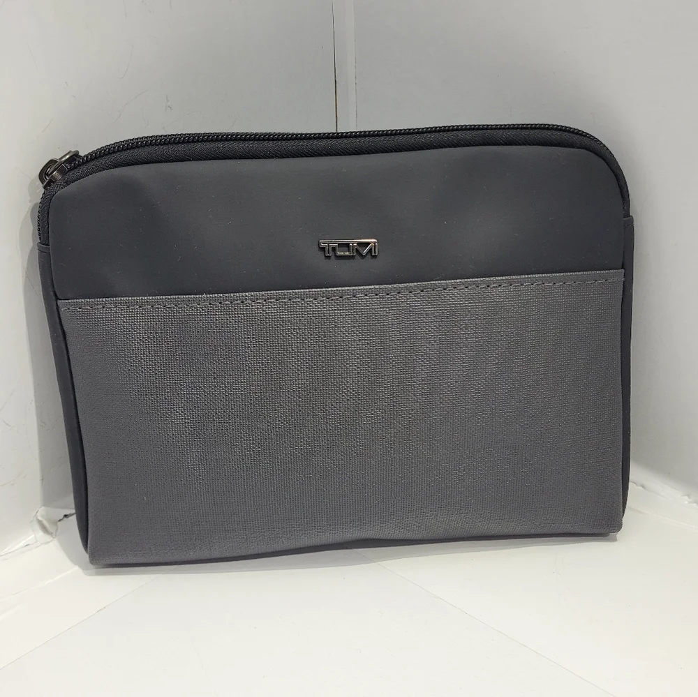 TUMI DELTA GREY VINYL CANVAS ZIP TOP SMALL MAKE UP COSMETIC TOILETRY TRAVEL BAG